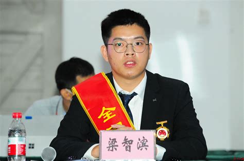 中国选手梁智滨获得第44界世界技能大赛砌筑项目金牌-河南建筑职业技术学院图书馆