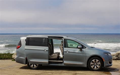2017 Chrysler Pacifica Hybrid review: First hybrid minivan wins on fuel ...