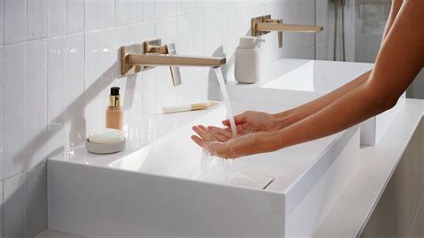 Which tap goes with which wash basin?