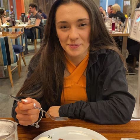 Evie - English teacher - ₹1079/h