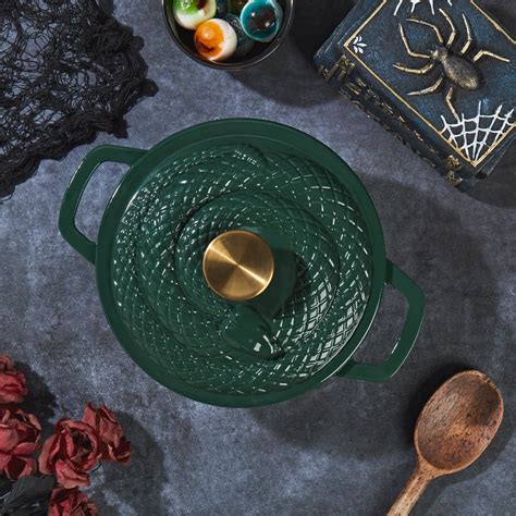 3-Quart Cast Iron Snake Dutch Oven, Green | Smith & Clark