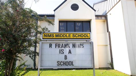 Nims Middle School student arrested with a loaded gun