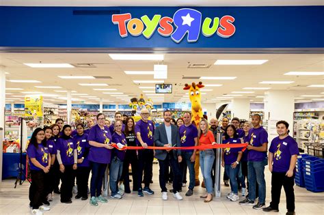 Toys"R"Us Canada opened a new store in Toronto just in time for the holidays