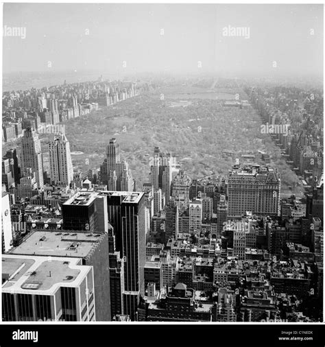 America, New York, 1950s. Ariel view of the tall office buildings and ...