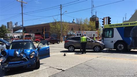 Manitowoc Police say man ran red light that caused crash