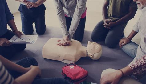 First Aid : फर्स्ट एड के बारे में पाएं पूरी जानकारी विस्तार से- हैलो ...