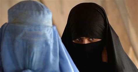 ISIS Fighters Wear Burqa, Try To Escape Syria As Women + 5 Other Must ...