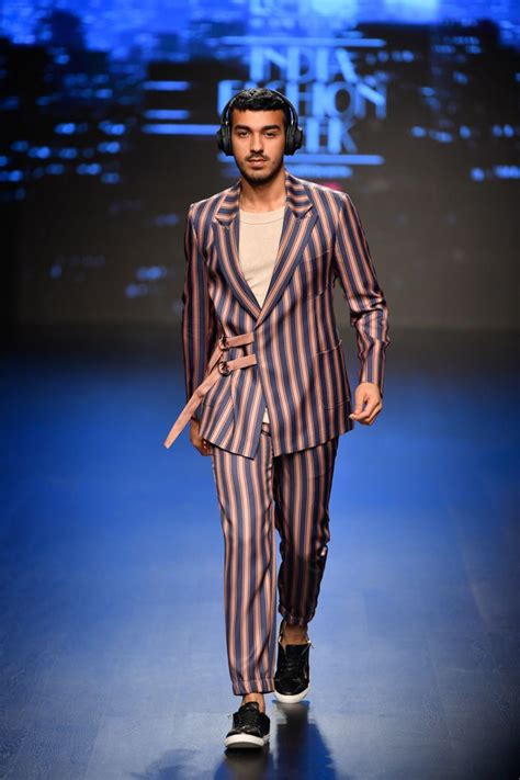 Pawan Sachdeva at Lotus Make-Up India Fashion Week autumn/winter 2019 ...