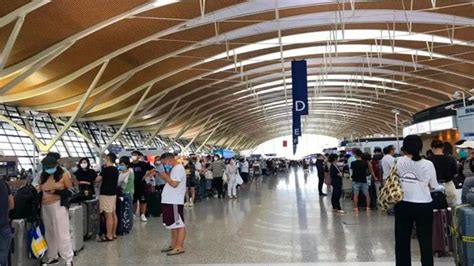 留学生挤爆浦东机场，留学生机场遭盘查，留学生赴美该注意什么? - 哔哩哔哩