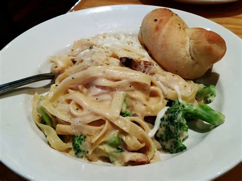 Unpackin’ the Calories in BJ’s Grilled Chicken Alfredo with Alfredo ...