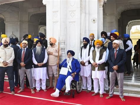 बर्तन धोए, शौचालय साफ किया... देखिए सुखबीर बादल में स्वर्ण मंदिर में ...