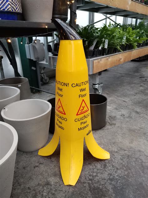 This banana peel wet floor sign : r/mildlyinteresting
