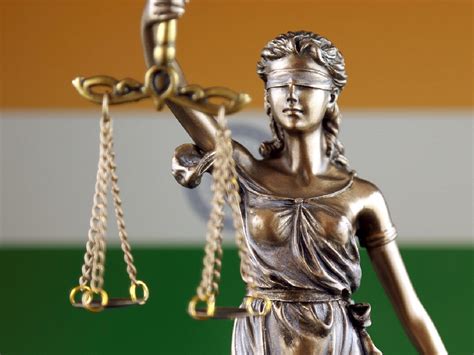 कौन है न्याय की देवी, क्या हैं इसके प्रतीकों के मायने - who is lady ...
