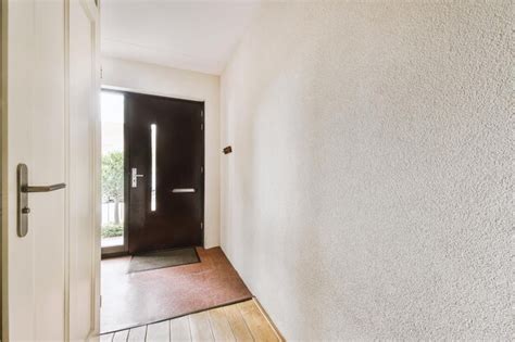 Entrance and hallway of modern apartment | Premium Photo