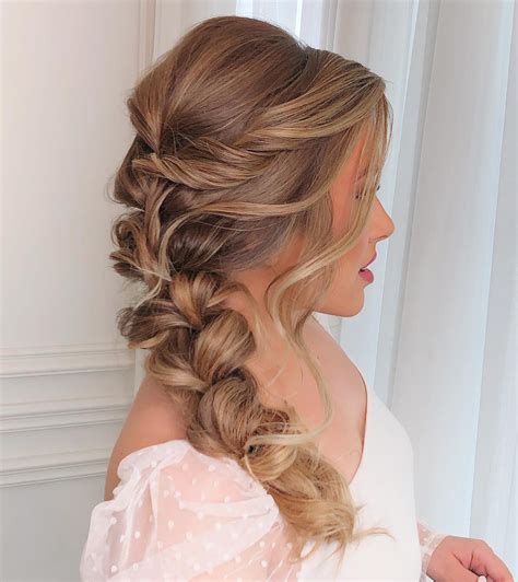 50 Bridesmaid Hairstyles to Fit Any Wedding Theme - Hair Adviser