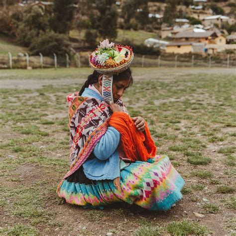 Traditional Peruvian clothing: history and garments