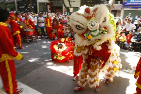 Come conoscere la differenza tra leone cinese e Dragon Danze