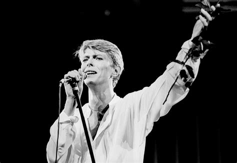 David Bowie’s ‘Heroes’: How Berlin Shaped 1977 Masterpiece – Rolling Stone
