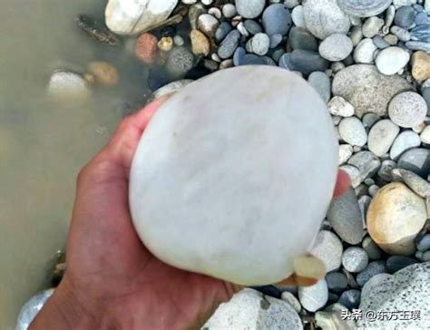 河边石头怎么分辨玉石 普通河里能捡到玉石吗？从这三个方面来判断 | 说明书网