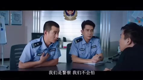 《美人鱼》搞笑名场面：邓超报警被美人鱼绑架，两位警察笑趴了！