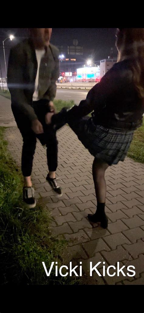 The only good way to give handjobs🥰 : r/BallBusting