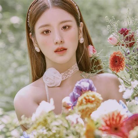 VIDEO GAME - HeeJin - LETRAS.COM