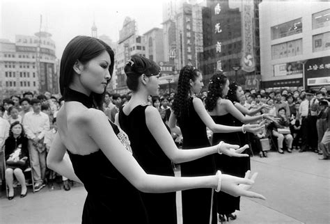 一组二十年前的弄堂照，看大上海的小生活 | 北晚新视觉