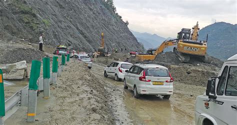 Nightmare on Jammu-Srinagar highway: Travel time soars due to damaged ...