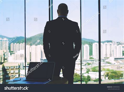 Looking to the Future 的图像结果