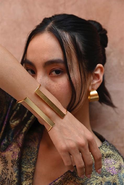 Ela Hand Cuff – Myrhabyrhea