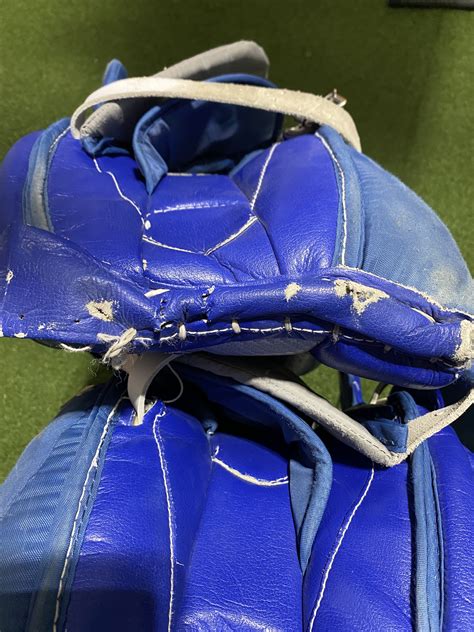 Bauer Vapor XXX Pro Stock Goalie Leg Pads 32” Beautiful Blue Great Condition | SidelineSwap