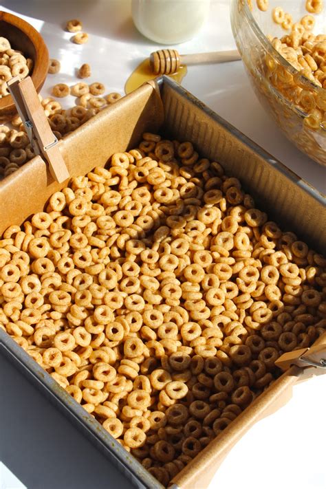 Copycat Honey Nut Cheerio Milk 'N Cereal Bars - The Squeaky Mixer