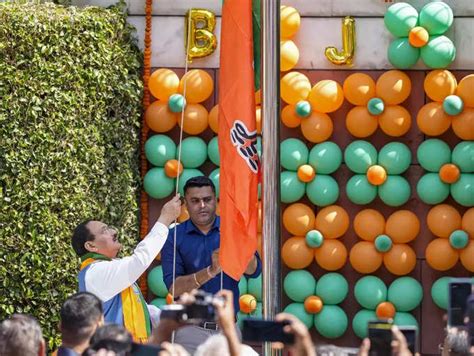 BJP celebrates 44th foundation day, PM Modi's old picture goes viral ...