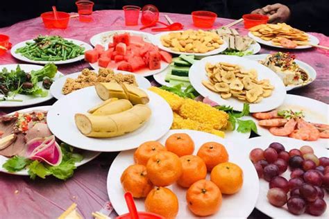 九十年代的农村婚宴酒席，80、90后来看看有几种菜是你们吃过的？
