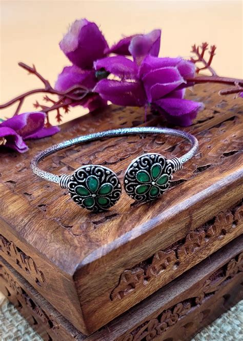 Green Stone Studded Floral Oxidized Bracelet – zazyco
