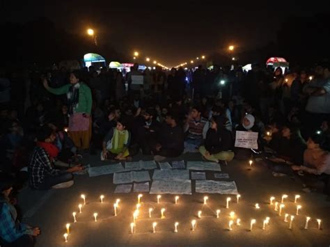 300 Delhiites Gather at India Gate, Mark Silent Protest Against Riots