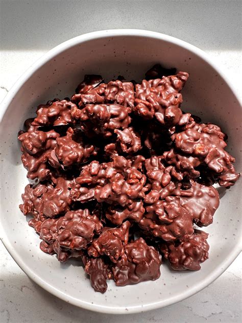 DELISH 2-ingredient Buncha Crunch - rachLmansfield