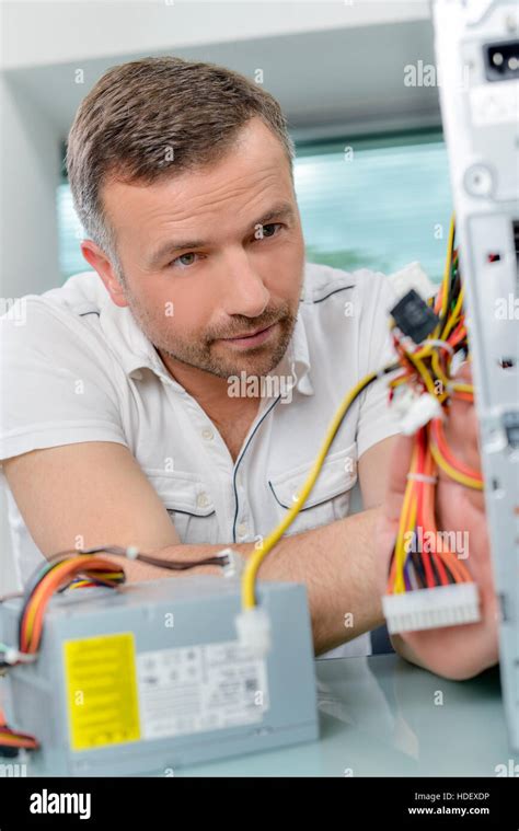 Computer Repair Man Visit 的图像结果