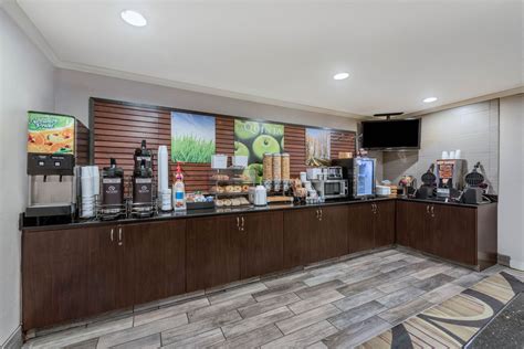 La Quinta Inn & Suites by Wyndham Cleveland Macedonia | Macedonia, OH Hotels