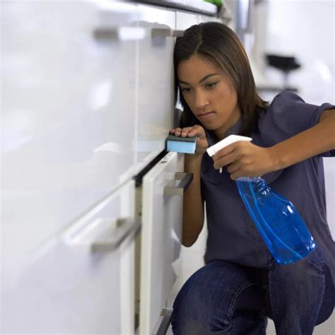 Using Gulf Wax for Sticky Drawers - Quick DIY Fix