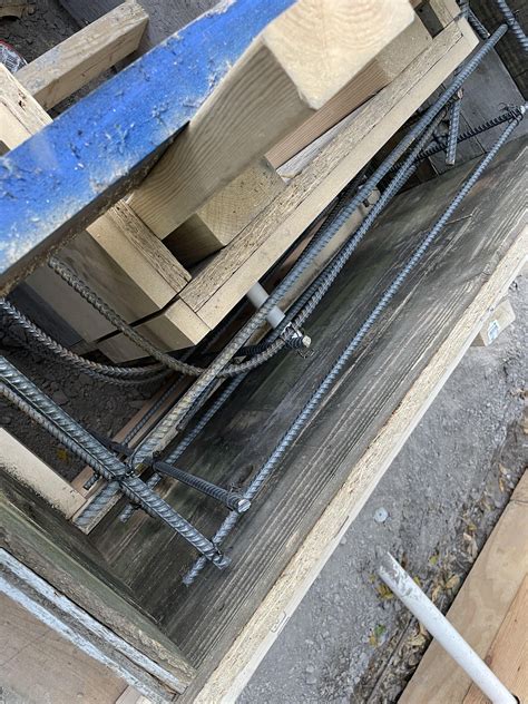 Formwork carpenters how often would you strongback? 16’x16’ : r/Concrete