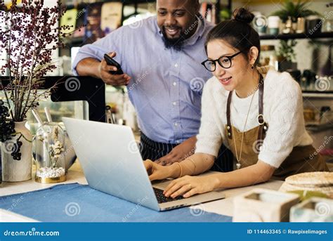 Business Owner Laptop 的图像结果