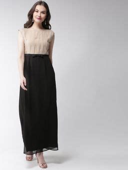 Buy Maxi Dresses for Women Online with Trendy and Flattering Designs