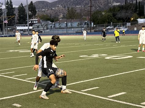 Burbank Boys Soccer Battles to Draw With Muir
