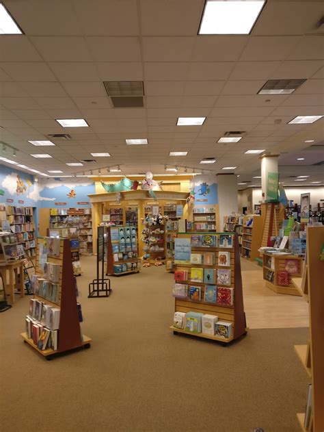 Barnes & Noble - The Commons at Calabasas Park, 4735 Commons Way ...
