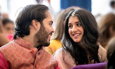 Anant Ambani और Radhika Merchant का हुआ रोका, जाने कौन है अंबानी परिवार ...