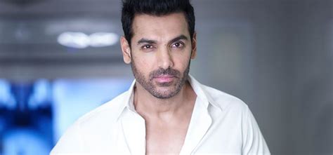 शर्ट की कॉलर स्टाइल चुनते वक्त गलती करने से बचना है तो अपनाएं ये टिप्स ...