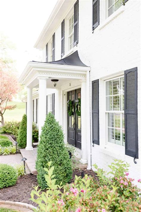 Benjamin Moore Simply White Paint Color | Julie Blanner