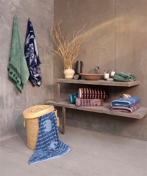 Buy Premium Bedsheets, Rugs, Towels, Bathrobes Online – myTrident India