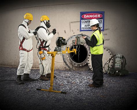 Confined Space Rescue: What You Need to Know - Spotlight on Safety ...